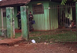 Após 30 horas, polícia estoura cativeiro e solta adolescentes reféns