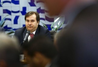 O presidente da Câmara dos Deputados, Rodrigo Maia, coordena reunião de líderes partidários. - Foto: Agência Brasil 