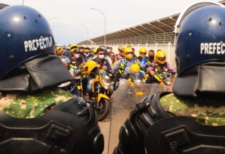 Mototaxistas foram barrados após o horário permitido - Foto: CHRISTIAN RIZZI