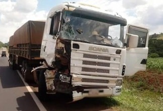 Acidente envolvendo dois caminhões deixa uma vítima fatal na BR-163
