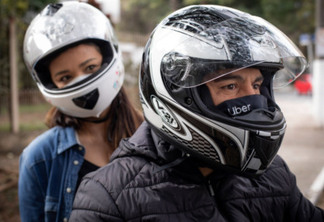 Uber lança viagens de moto em Curitiba