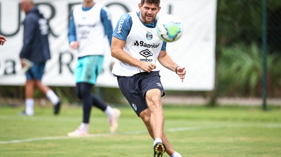 Kannemann estreia na temporada pelo Grêmio