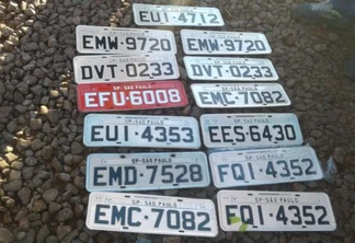 Placas foram encontradas no local 