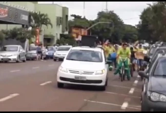 Trabalhadores da Transportec fazem manifestação na Câmara de Toledo