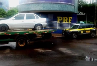 Carro furtado em Cascavel é encontrado abandonado em Foz do Iguaçu