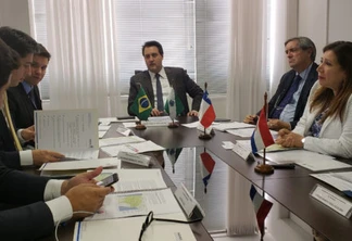 Governador apresenta a embaixadores projeto de corredor bioceânico