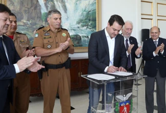 Governador anuncia pagamento das promoções dos praças-militares. -  Curitiba  -  
Foto de Gilson Abreu ANPr