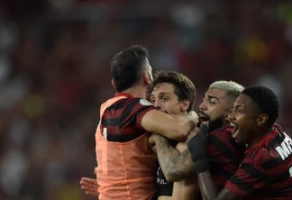 Flamengo bate o Athletico-PR pelo Brasileirão