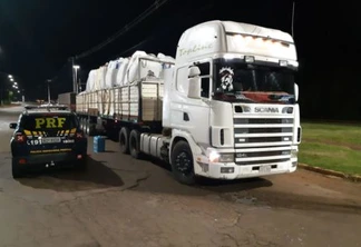 PRF e Polícia Civil prendem caminhoneiro paraguaio com mais de uma tonelada de maconha em Santa Tereza