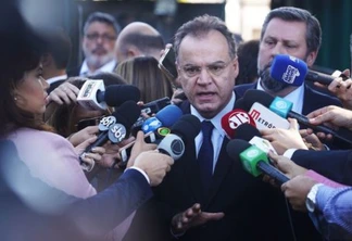 Relator da reforma da Previdência, deputado Samuel Moreira, diz que a grande preocupação é incluir os estados e municípios na reforma neste momento - Foto: Pablo Valadares/Câmara dos Deputados
