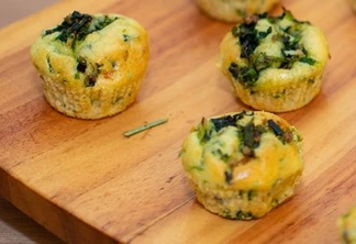 Muffin de brócolis com queijo