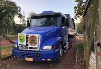 Operação Hórus apreende carreta carregada de cigarros em Guaíra