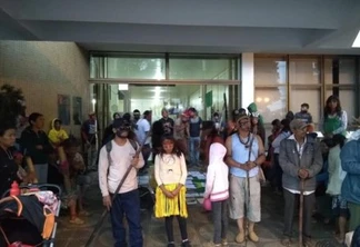 Indígenas fecham prefeitura de Guaíra 