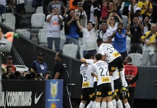 Corinthians vence o Botafogo e se mantém na cola do G-4 da Série A