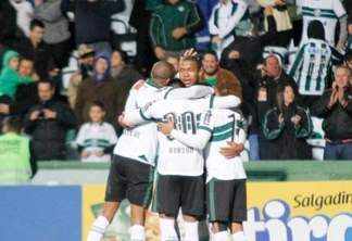 Coritiba vence o Brasil-RS em casa e se mantém na cola do Bragantino