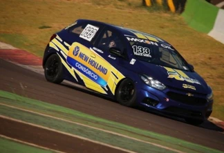 A dupla Paulo Bento/Edoli Caus colocou o Chevrolet Onix pela primeira vez na pista ontem
