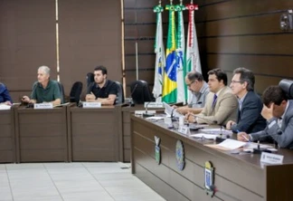 Vereadores da Comissão de Finanças assistem à apresentação das contas da Prefeitura, durante a audiência públicaVereadores da Comissão de Finanças assistem à apresentação das contas da Prefeitura, durante a audiência pública- Foto: Flávio Ulsenheimer/Assessoria de Imprensa/CMC