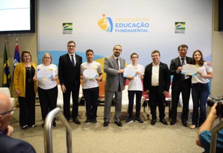 Colégio Estadual de Foz do Iguaçu recebe prêmio em Brasília