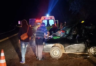 Motorista fica em estado grave em acidente entre carro e carreta