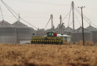Plantio da soja: Produtores intensificam cultivo e torcem por chuva