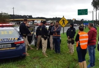 Caminhoneiros protestam em Quatro Barras