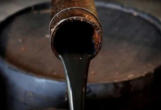 Colapso dos preços: Petróleo cai 305% e fecha abaixo de zero pela 1ª vez