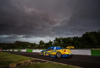 Bia Figueiredo, única mulher no grid da Stock Car, arriscou andar com chuva na tarde dessa sexta-feira

Crédito: Vanderley Soares

