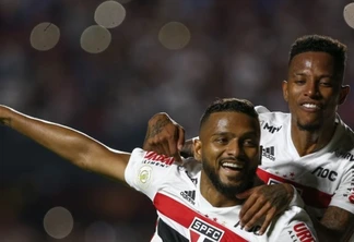 São Paulo vence Majestoso em Morumbi lotado e encosta no Corinthians