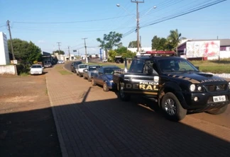 Polícia apreende veículos e mercadoria em Barracão