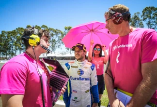 Líderes da Stock Car trocam bonés por lenços em campanha do Outubro Rosa