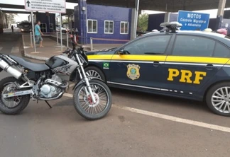 PRF recupera motocicleta na Ponte Internacional da Amizade