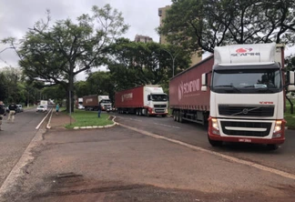 O comboio de oito carretas chegou a Foz na tarde de ontem - Foto: Receita Federal 