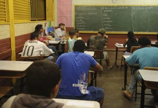 Decisão da Justiça: Governo terá de readmitir 500 professores