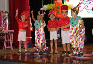 Colégio FAG realiza espetáculo sobre circo
