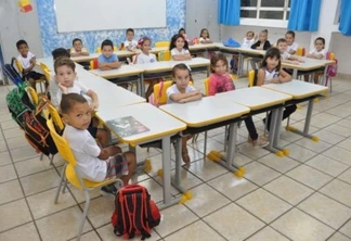 Rematrículas na rede municipal iniciam no dia 25; novas matrículas, de 2 a 6 de dezembro. Na imagem, alunos da Escola Municipal Cecília Meireles