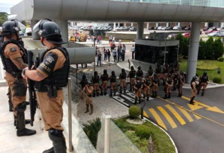 Vídeos mostram confusão e protesto de servidores na Assembleia Legislativa do Paraná