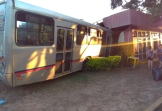 Ônibus “invade” rodoviária e deixa 17 feridos