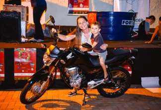 O primeiro prêmio, uma moto zero quilômetro, foi para Sandra Neia Martins