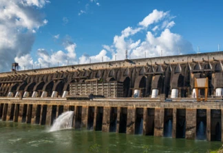 Produção da usina de Itaipu em 2019 daria para  abastecer o mundo todo por um dia e seis horas