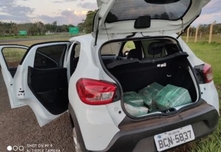 Homem é preso transportando 93kg de maconha em veículo roubado