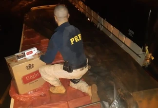 PRF apreende caminhão carregado de cigarros contrabandeados em Guaíra