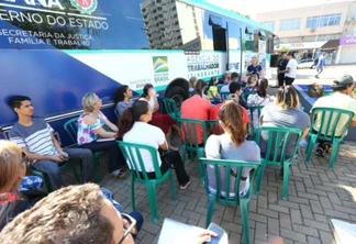 Ônibus Itinerante do Emprega Mais oferta 268 vagas a candidatos que buscam emprego em Cascavel