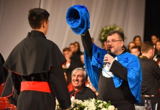 Professor Ricardo Ferrazoli, que presidiu as cerimônias