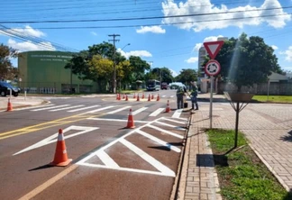 Bairro Tropical recebe rotatória no cruzamento das ruas Guaíra com Jequitibá