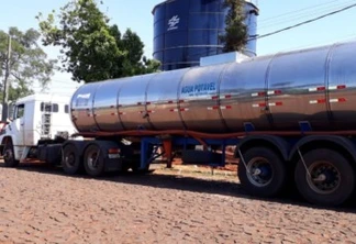 Caminhões-pipa auxiliam no abastecimento de água em Medianeira
