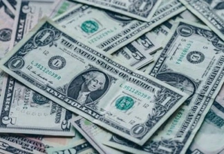 Dólar renova recorde e fecha a R$ 5,84