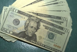 Dólar cai para R$ 5,50 após intervenção do BC