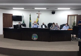 Vereadores integrantes da Comissão de Educação, Cultura Bem-Estar Social e Ecologia e representantes da Sanepar em reunião na Câmara - Foto: Assessoria