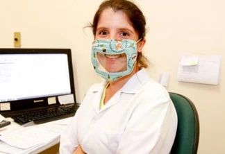 Artesã de maringá produz máscaras com transparência para nutricionista com deficiência auditiva