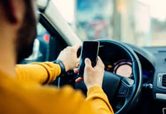 Uso de celular ao volante lidera infrações em Cascavel